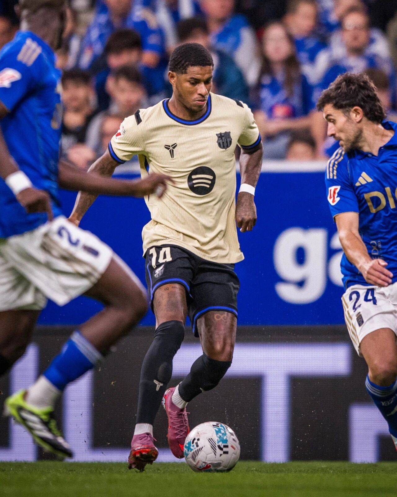 转折点纽卡斯尔豪取连胜；西甲窗口期攻防权衡；震撼外界；团队化学反应显著