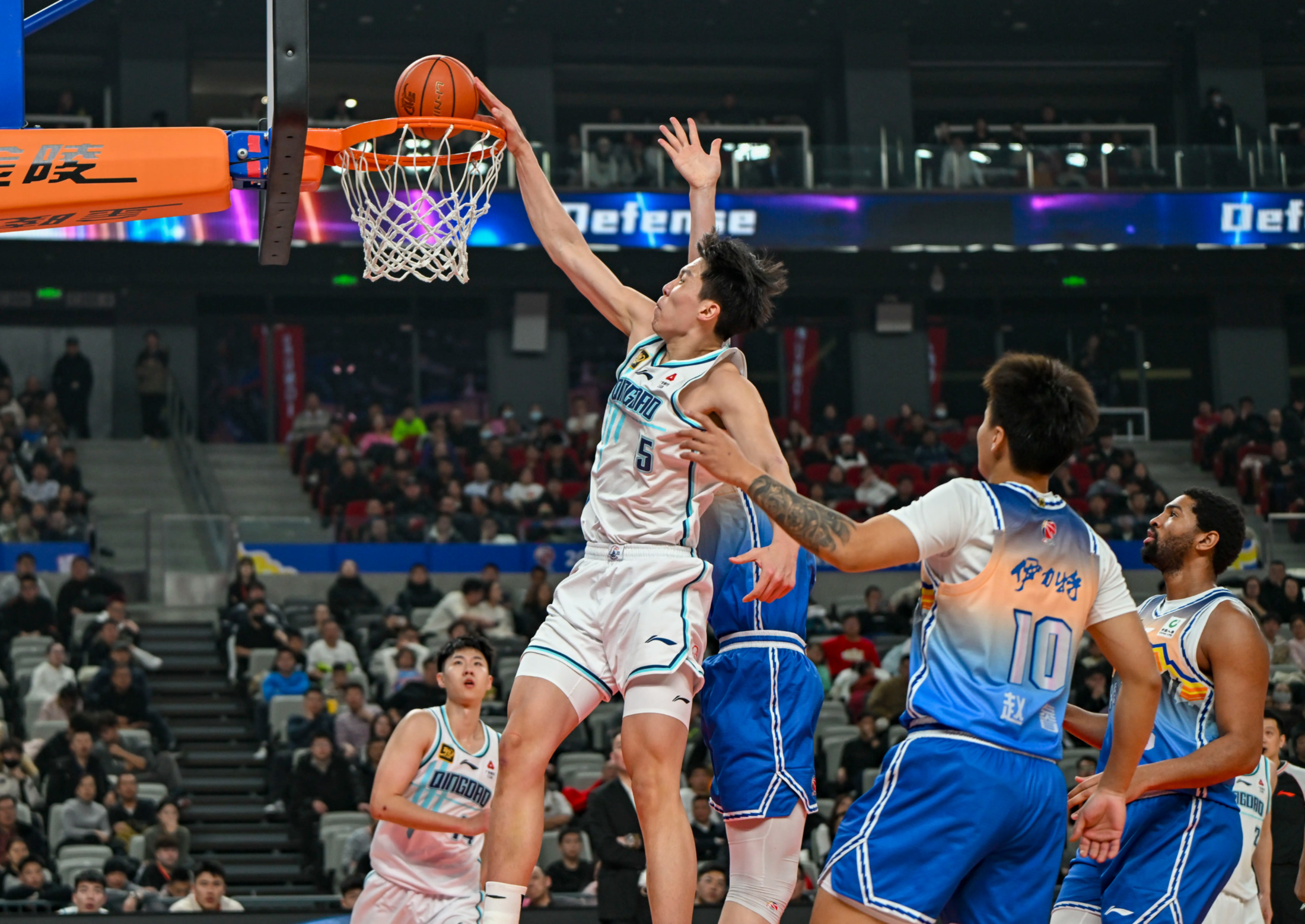 包含清晨深圳男篮调整名单以备NBA总决赛，再遭质疑环节打磨，底气十足，轮换策略成焦点的词条